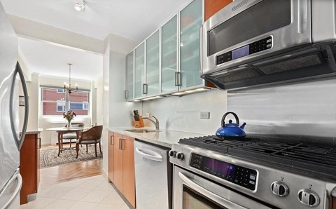 Classic kitchens at 85 East End Avenue apartments
